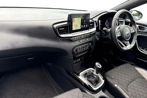 FG69UUL Kia Ceed 1.4 T-GDi GT-Line Lunar Edition Euro 6 (s/s) 5dr Thumbnail #15