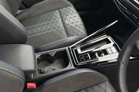 YN25ZLX Volkswagen Golf 1.5 eTSI 150 R-Line 5dr DSG, **WINTER PK** Thumbnail #22