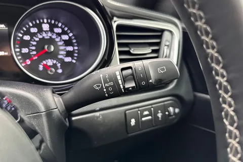 FG69UUL Kia Ceed 1.4 T-GDi GT-Line Lunar Edition Euro 6 (s/s) 5dr Thumbnail #29