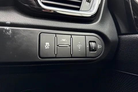 FG69UUL Kia Ceed 1.4 T-GDi GT-Line Lunar Edition Euro 6 (s/s) 5dr Thumbnail #30