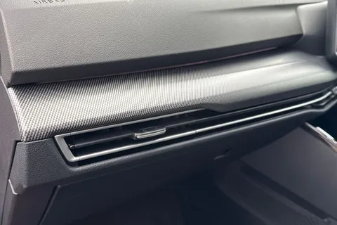 YN25ZLX Volkswagen Golf 1.5 eTSI 150 R-Line 5dr DSG, **WINTER PK** Thumbnail #31