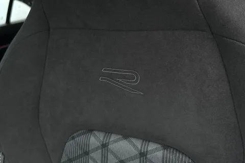 YN25ZLX Volkswagen Golf 1.5 eTSI 150 R-Line 5dr DSG, **WINTER PK** Thumbnail #32