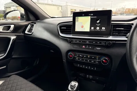 FG69UUL Kia Ceed 1.4 T-GDi GT-Line Lunar Edition Euro 6 (s/s) 5dr Thumbnail #32