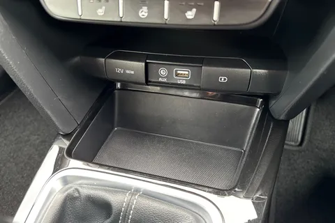 FG69UUL Kia Ceed 1.4 T-GDi GT-Line Lunar Edition Euro 6 (s/s) 5dr Thumbnail #44