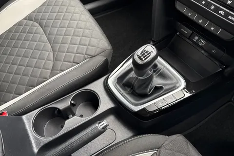 FG69UUL Kia Ceed 1.4 T-GDi GT-Line Lunar Edition Euro 6 (s/s) 5dr Thumbnail #46