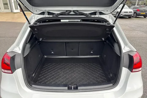 KE22OVK Mercedes-Benz A Class 1.3 A200 AMG Line Edition (Executive) 7G-DCT Euro 6 (s/s) 5dr Thumbnail #8