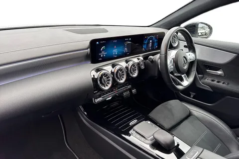 KE22OVK Mercedes-Benz A Class 1.3 A200 AMG Line Edition (Executive) 7G-DCT Euro 6 (s/s) 5dr Thumbnail #16