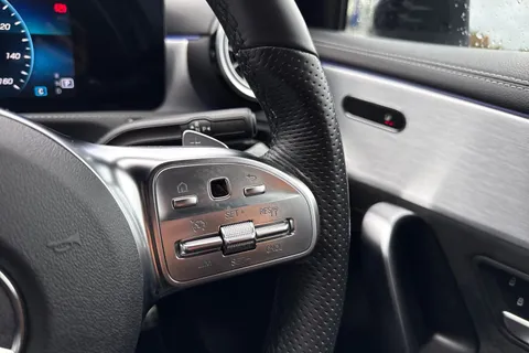 KE22OVK Mercedes-Benz A Class 1.3 A200 AMG Line Edition (Executive) 7G-DCT Euro 6 (s/s) 5dr Thumbnail #39