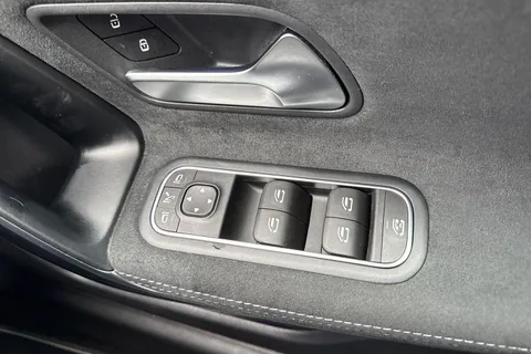 KE22OVK Mercedes-Benz A Class 1.3 A200 AMG Line Edition (Executive) 7G-DCT Euro 6 (s/s) 5dr Thumbnail #41