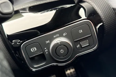 KE22OVK Mercedes-Benz A Class 1.3 A200 AMG Line Edition (Executive) 7G-DCT Euro 6 (s/s) 5dr Thumbnail #44