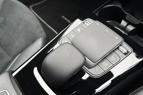 KE22OVK Mercedes-Benz A Class 1.3 A200 AMG Line Edition (Executive) 7G-DCT Euro 6 (s/s) 5dr Thumbnail #57