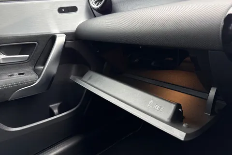 KE22OVK Mercedes-Benz A Class 1.3 A200 AMG Line Edition (Executive) 7G-DCT Euro 6 (s/s) 5dr Thumbnail #62