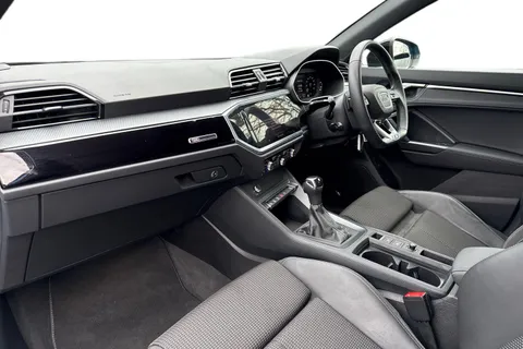 DC72LMX Audi Q3 1.5 TFSI CoD 35 Black Edition Sportback S Tronic Euro 6 (s/s) 5dr Thumbnail #16