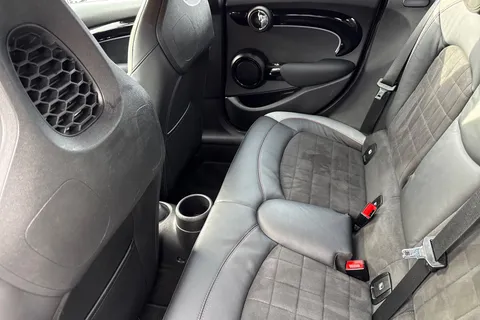 PK22AEB Mini Hatch 1.5 Cooper Sport Euro 6 (s/s) 5dr Thumbnail #32