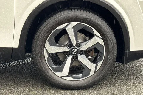 LB72ZSV Nissan Qashqai 1.3 DIG-T MHEV N-Connecta XTRON Euro 6 (s/s) 5dr Thumbnail #11