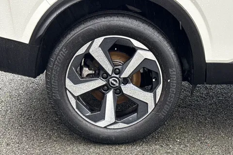 LB72ZSV Nissan Qashqai 1.3 DIG-T MHEV N-Connecta XTRON Euro 6 (s/s) 5dr Thumbnail #12