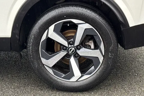 LB72ZSV Nissan Qashqai 1.3 DIG-T MHEV N-Connecta XTRON Euro 6 (s/s) 5dr Thumbnail #13