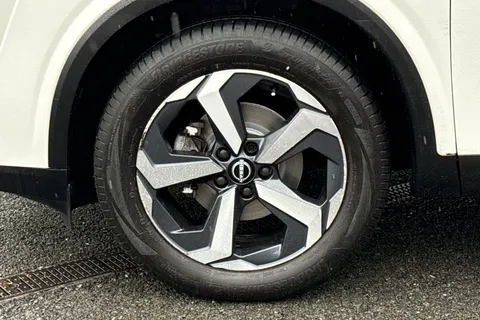 LB72ZSV Nissan Qashqai 1.3 DIG-T MHEV N-Connecta XTRON Euro 6 (s/s) 5dr Thumbnail #14