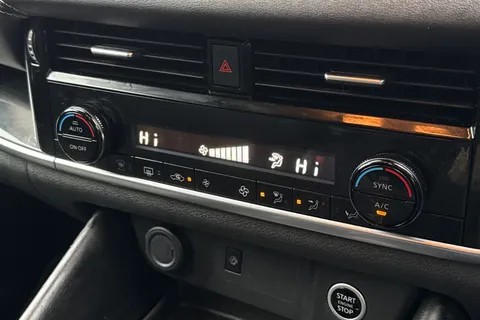 LB72ZSV Nissan Qashqai 1.3 DIG-T MHEV N-Connecta XTRON Euro 6 (s/s) 5dr Thumbnail #23