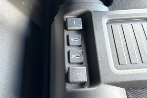 DL75EYZ Land Rover Defender 90 3.0 D250 Hard Top S Thumbnail #19