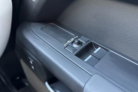 DL75EYZ Land Rover Defender 90 3.0 D250 Hard Top S Thumbnail #26