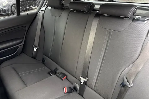 MM68HVB BMW 1 Series 2.0 120i GPF Sport Auto Euro 6 (s/s) 5dr Thumbnail #20