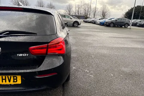 MM68HVB BMW 1 Series 2.0 120i GPF Sport Auto Euro 6 (s/s) 5dr Thumbnail #33