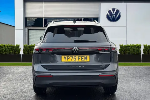 YP75FEM Volkswagen Tiguan 1.5 eTSI 150 Match 5dr DSG Thumbnail #4
