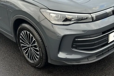YP75FEM Volkswagen Tiguan 1.5 eTSI 150 Match 5dr DSG Thumbnail #9