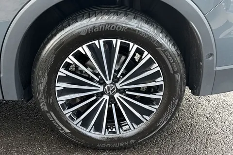 YP75FEM Volkswagen Tiguan 1.5 eTSI 150 Match 5dr DSG Thumbnail #10