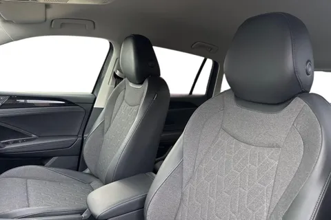 YP75FEM Volkswagen Tiguan 1.5 eTSI 150 Match 5dr DSG Thumbnail #16