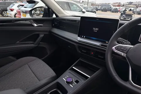 YP75FEM Volkswagen Tiguan 1.5 eTSI 150 Match 5dr DSG Thumbnail #20