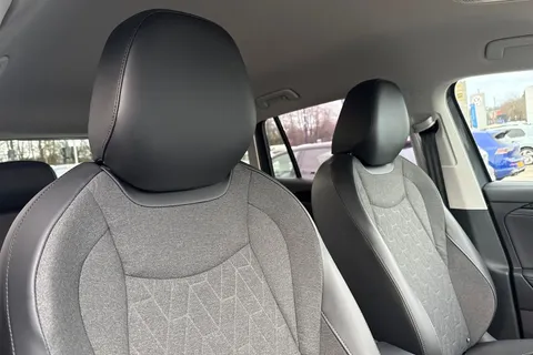 YP75FEM Volkswagen Tiguan 1.5 eTSI 150 Match 5dr DSG Thumbnail #24