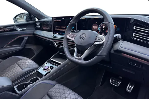 YR25UUD Volkswagen Tiguan 2.0 TDI R-Line 5dr DSG Thumbnail #8