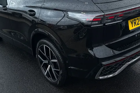 YR25UUD Volkswagen Tiguan 2.0 TDI R-Line 5dr DSG Thumbnail #16