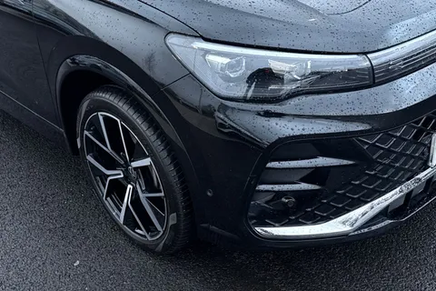 YR25UUD Volkswagen Tiguan 2.0 TDI R-Line 5dr DSG Thumbnail #17