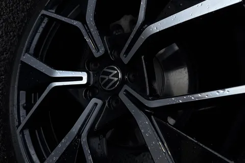 YR25UUD Volkswagen Tiguan 2.0 TDI R-Line 5dr DSG Thumbnail #28