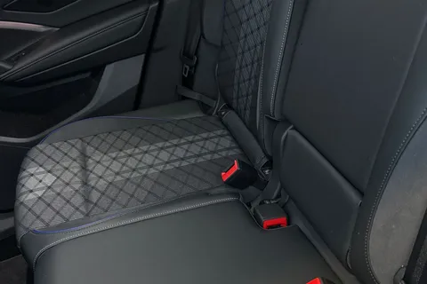 YR25UUD Volkswagen Tiguan 2.0 TDI R-Line 5dr DSG Thumbnail #32