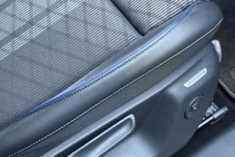 YR25UUD Volkswagen Tiguan 2.0 TDI R-Line 5dr DSG Thumbnail #35