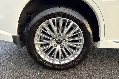 PX68JYY Mitsubishi Outlander 2.4h TwinMotor 13.8kWh 4h CVT 4WD Euro 6 (s/s) 5dr Thumbnail #12