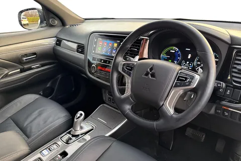 PX68JYY Mitsubishi Outlander 2.4h TwinMotor 13.8kWh 4h CVT 4WD Euro 6 (s/s) 5dr Thumbnail #15