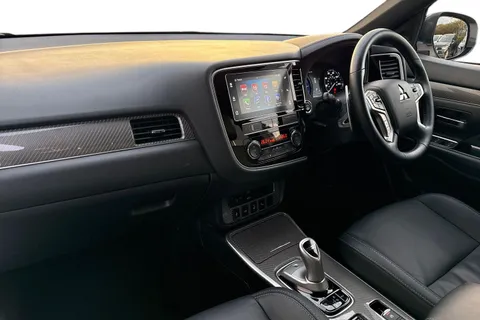 PX68JYY Mitsubishi Outlander 2.4h TwinMotor 13.8kWh 4h CVT 4WD Euro 6 (s/s) 5dr Thumbnail #16