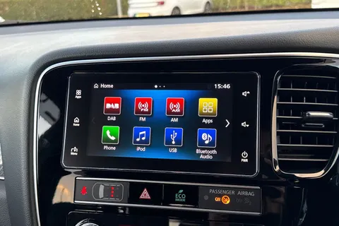 PX68JYY Mitsubishi Outlander 2.4h TwinMotor 13.8kWh 4h CVT 4WD Euro 6 (s/s) 5dr Thumbnail #18