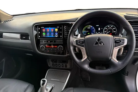 PX68JYY Mitsubishi Outlander 2.4h TwinMotor 13.8kWh 4h CVT 4WD Euro 6 (s/s) 5dr Thumbnail #19