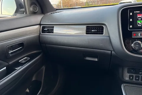 PX68JYY Mitsubishi Outlander 2.4h TwinMotor 13.8kWh 4h CVT 4WD Euro 6 (s/s) 5dr Thumbnail #21