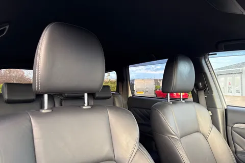 PX68JYY Mitsubishi Outlander 2.4h TwinMotor 13.8kWh 4h CVT 4WD Euro 6 (s/s) 5dr Thumbnail #25