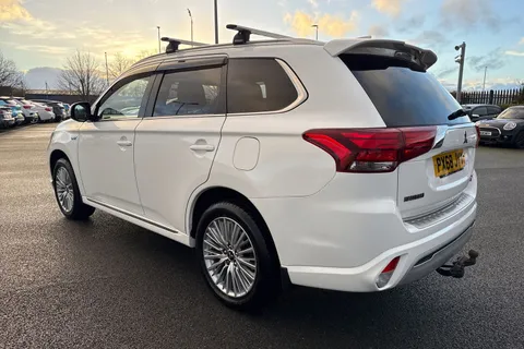 PX68JYY Mitsubishi Outlander 2.4h TwinMotor 13.8kWh 4h CVT 4WD Euro 6 (s/s) 5dr Thumbnail #31