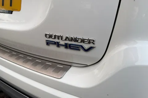 PX68JYY Mitsubishi Outlander 2.4h TwinMotor 13.8kWh 4h CVT 4WD Euro 6 (s/s) 5dr Thumbnail #35