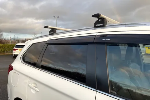 PX68JYY Mitsubishi Outlander 2.4h TwinMotor 13.8kWh 4h CVT 4WD Euro 6 (s/s) 5dr Thumbnail #37