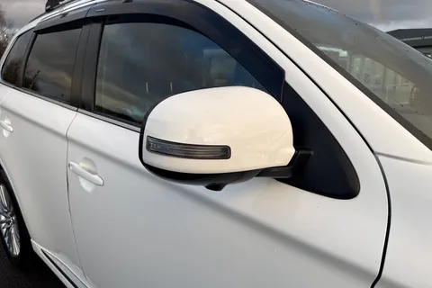 PX68JYY Mitsubishi Outlander 2.4h TwinMotor 13.8kWh 4h CVT 4WD Euro 6 (s/s) 5dr Thumbnail #38